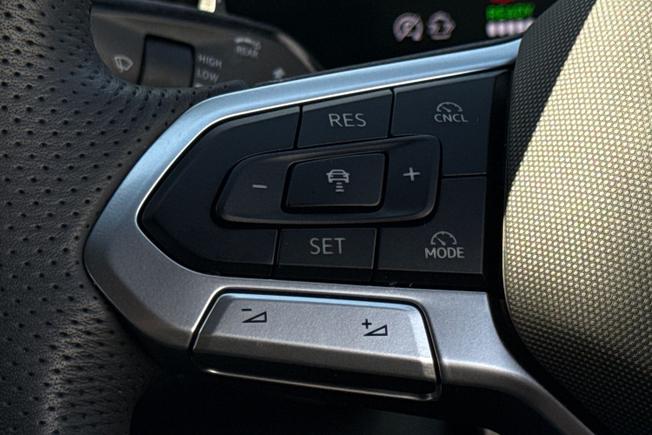 VOLKSWAGEN Tiguan Photo 16