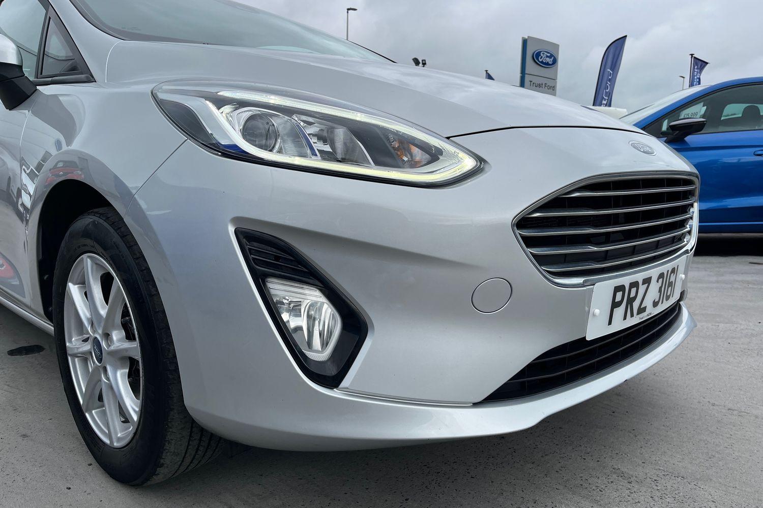Ford FIESTA Photo 23