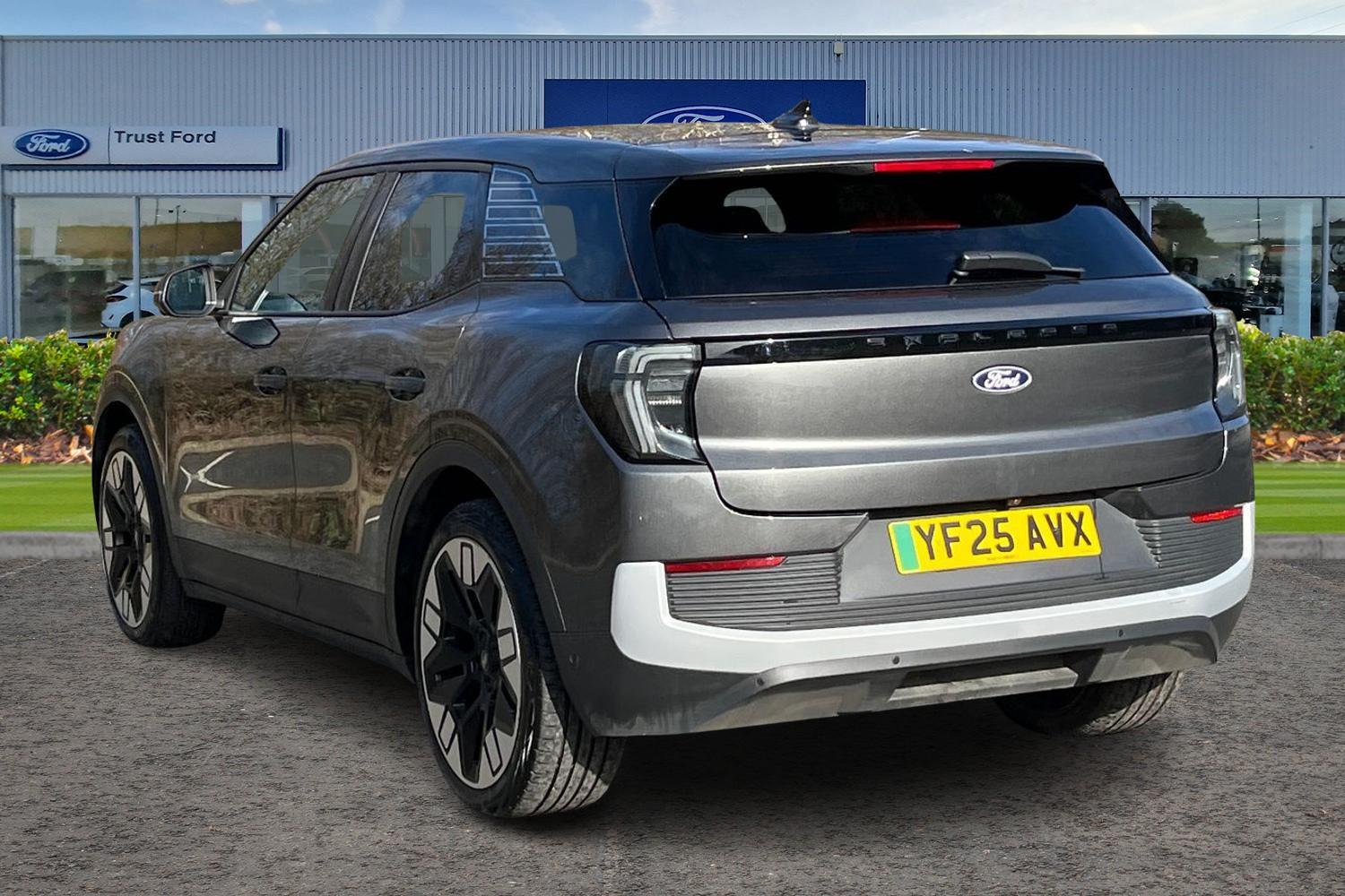 Ford EXPLORER Photo 1