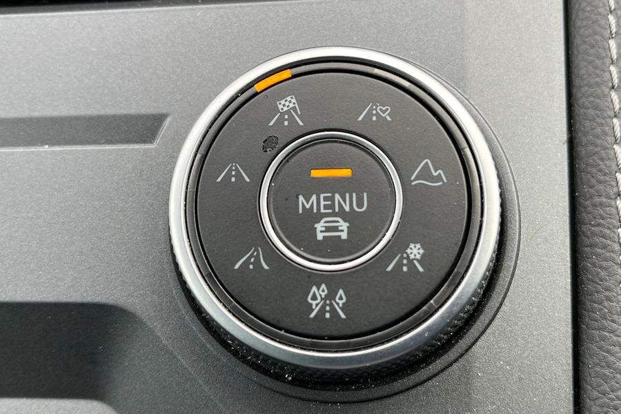 Volkswagen TOUAREG Photo autoimg-608cbc35637ae95745bb38d856200216866d1272.jpg