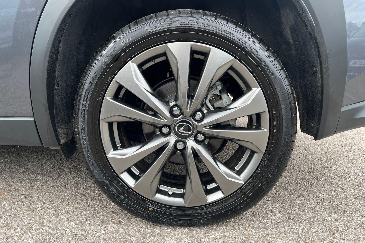 Lexus UX Photo 7