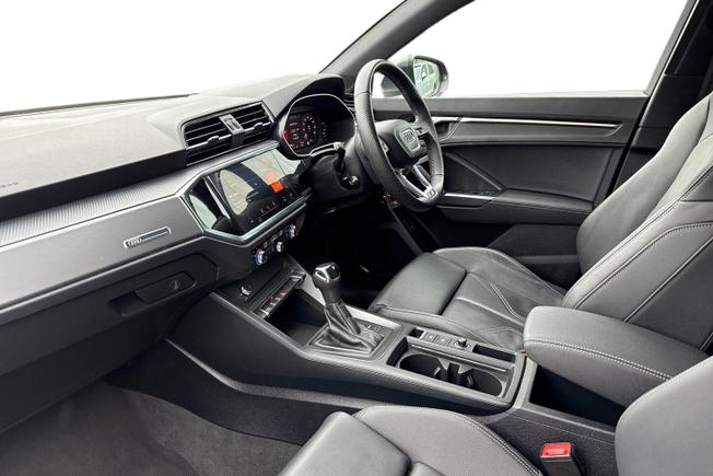 AUDI Q3 Photo 2