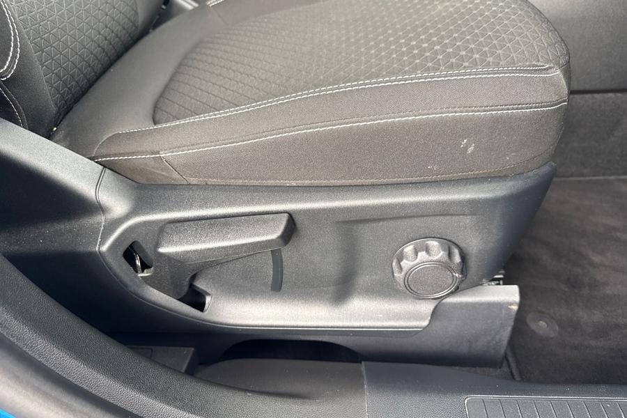 Ford KUGA Photo autoimg-60a06250225a8e27742fbe90825a5dd9b6a354d2.jpg