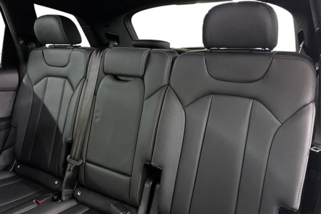 AUDI Q7 Photo 9