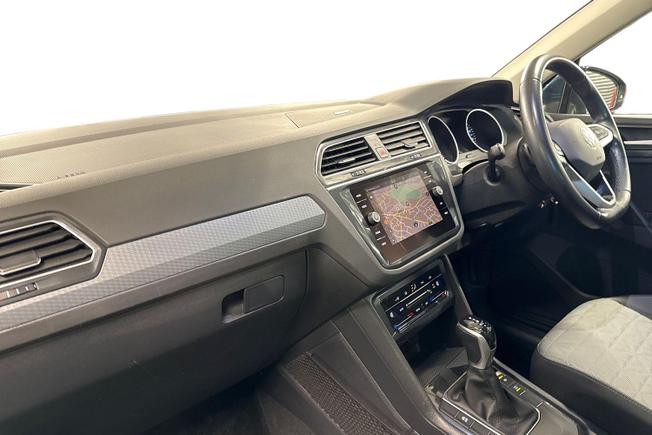 VOLKSWAGEN Tiguan Photo 2