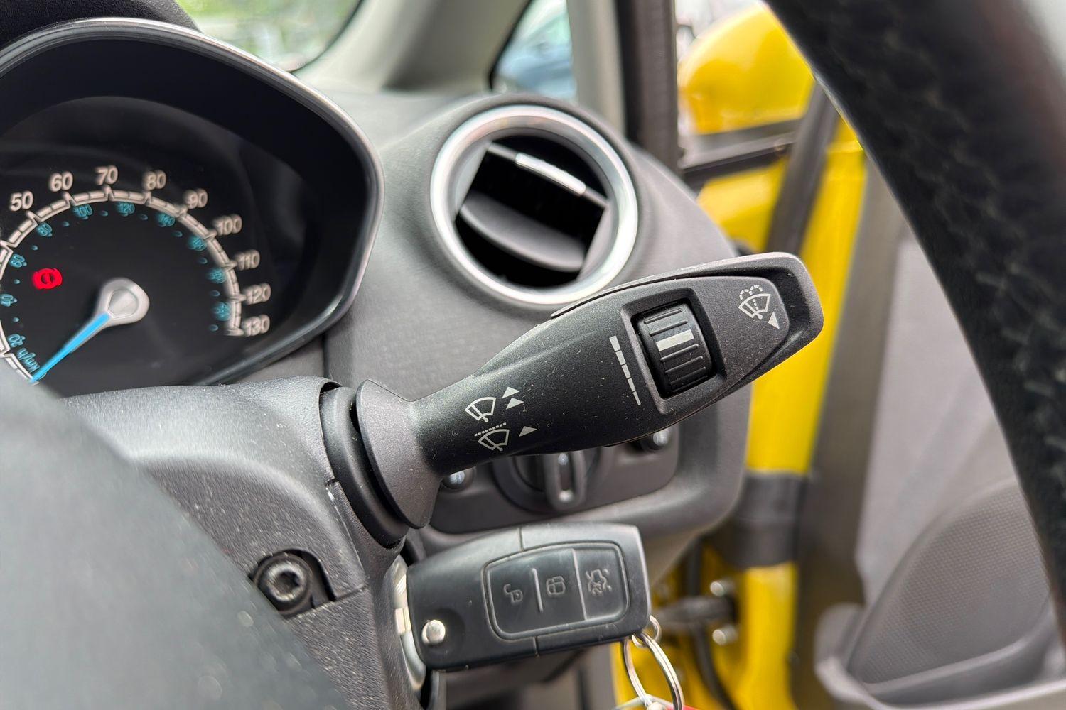 Ford FIESTA Photo 14