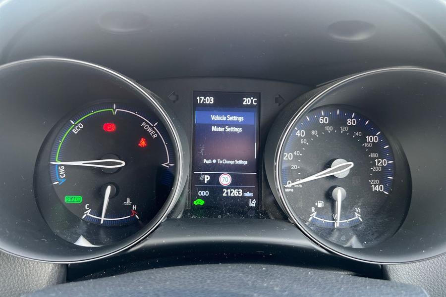 Toyota C-HR Photo autoimg-60aaa1fe61a24d1b3bc897fc2bfe6bfb2b2e3893.jpg