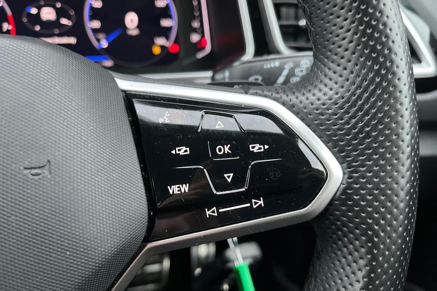 Volkswagen T-ROC Photo autoimg-60b6a374edcc39bba289fd582c59883f495aff0a.jpg