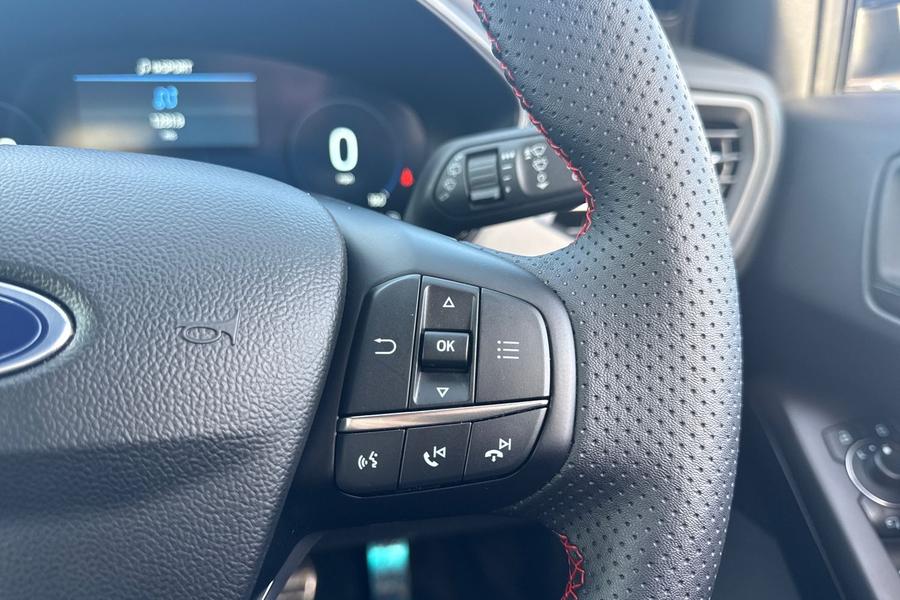 Ford FOCUS Photo autoimg-60bb88069bcc3113d6886fca32bd38ca4aacf3a9.jpg