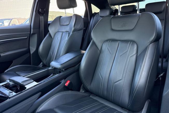 AUDI Q8 E-Tron Photo 21