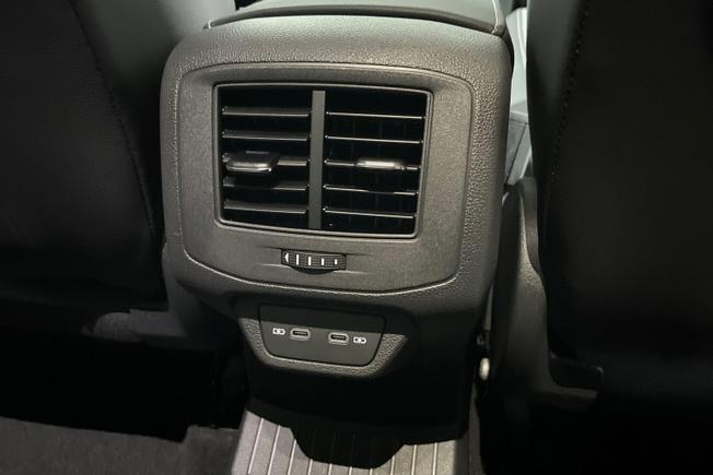 VOLKSWAGEN T-Roc Photo 29