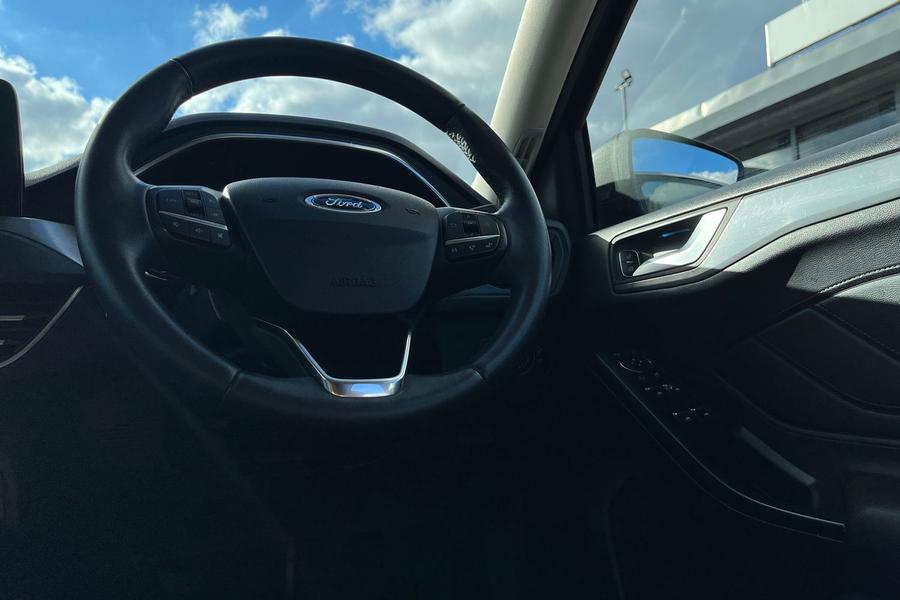 Ford FOCUS Photo autoimg-60cbb7a7a907a08e75ec0ebc9c1a6fbbf40590a6.jpg