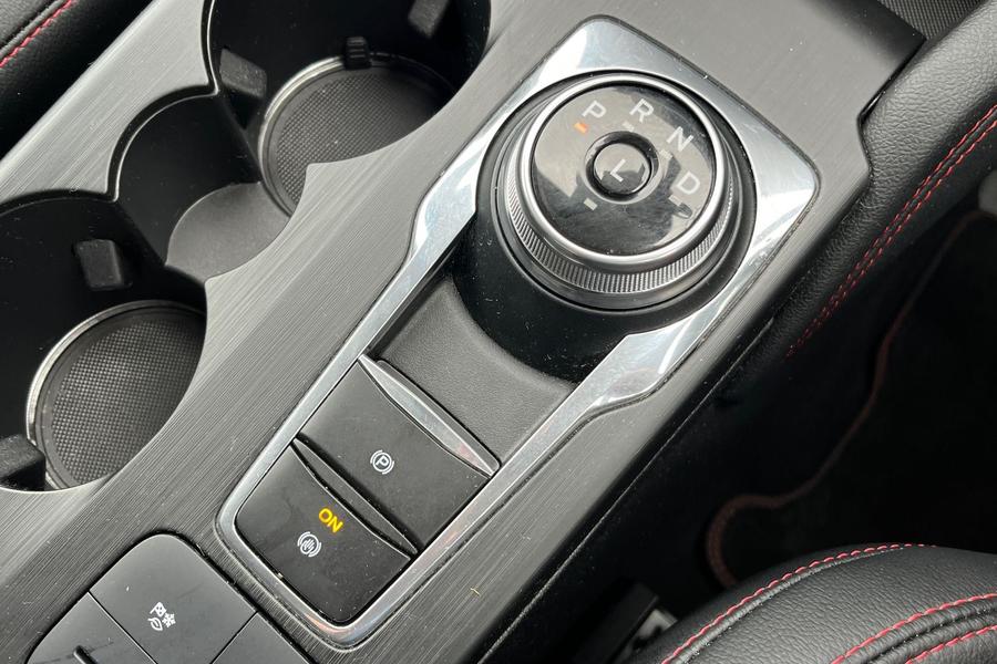 Ford KUGA Photo autoimg-60cdafe62cba245f3e323cd1b332f11695976bb9.jpg