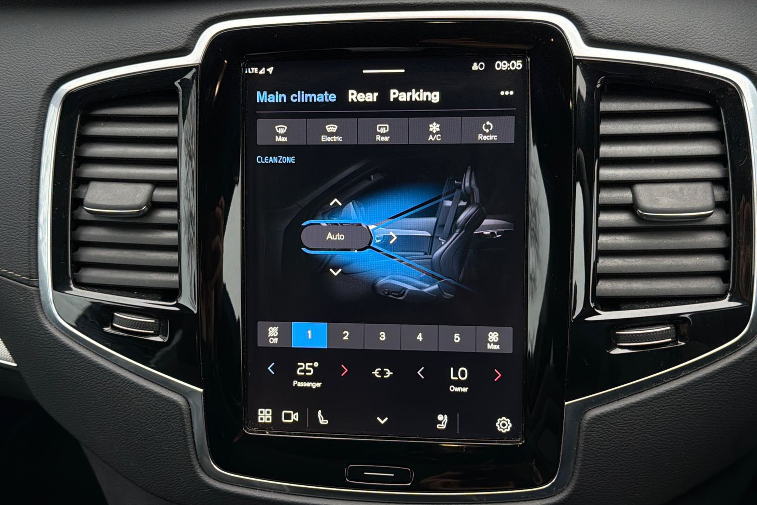 Volvo XC90 Photo 37