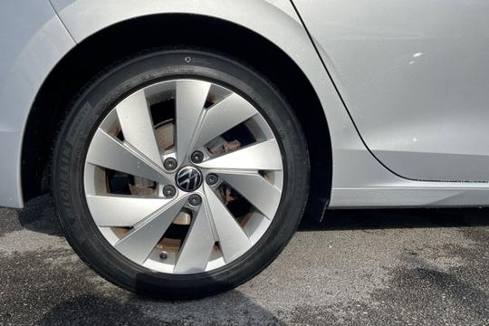 Volkswagen Golf Photo autoimg-60d6890d0da62ea5c59340eb1fbc39908f1e4108.jpg
