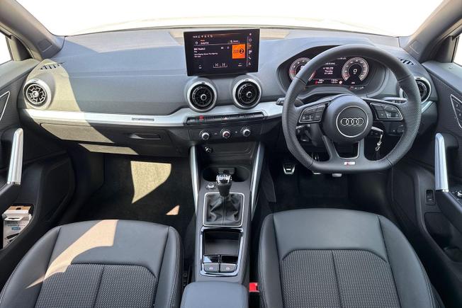 AUDI Q2 Photo 10