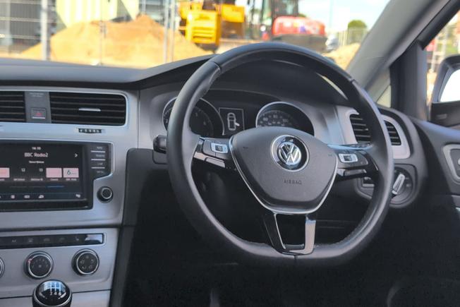 VOLKSWAGEN Golf Photo 36