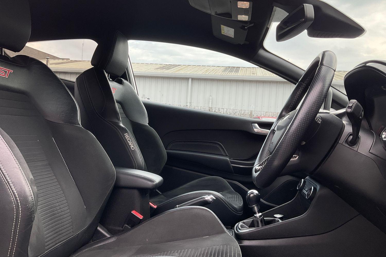 Ford Fiesta Photo 16