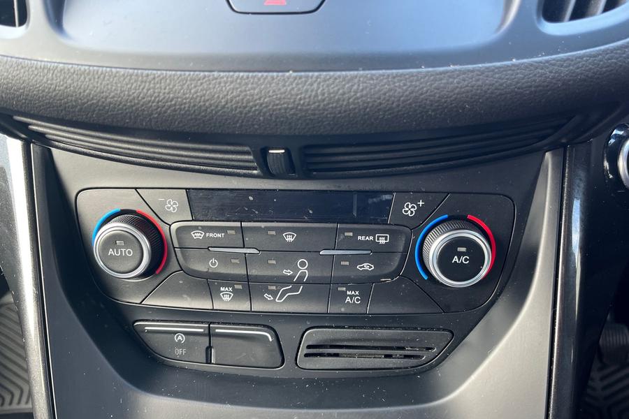 Ford KUGA Photo autoimg-60feee946c4b00c2730bd895e445f849ca1cd45e.jpg