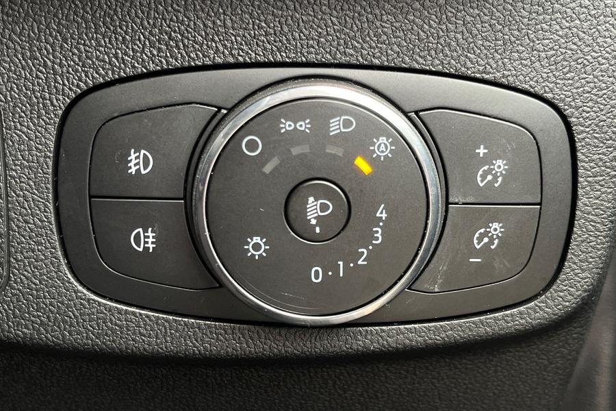 Ford FOCUS Photo autoimg-61032adfa21df9d0082a11d69f1e4cad7b644242.jpg