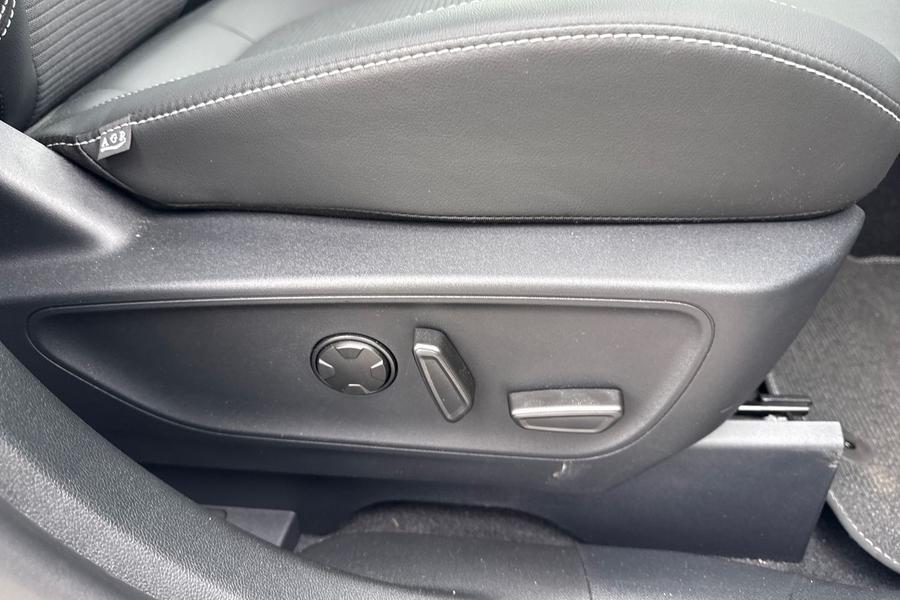 Ford KUGA Photo autoimg-6108252cd5e4b9e132b23e133542b67c826f3fc8.jpg