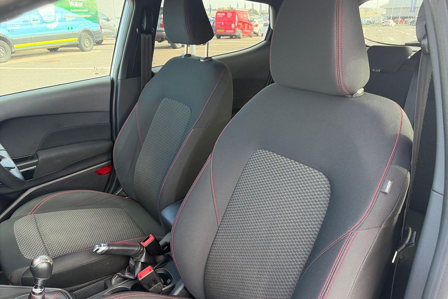 Ford FIESTA Photo 18