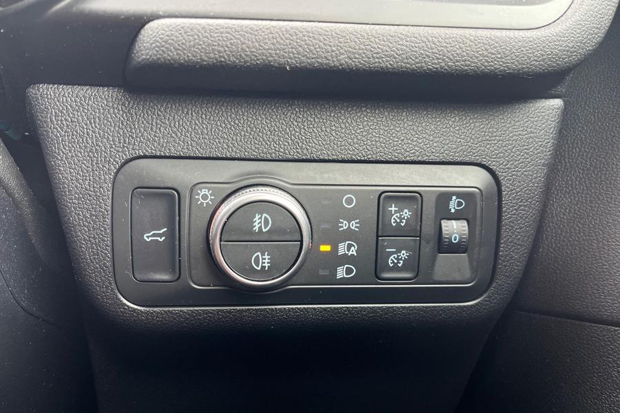 Ford KUGA Photo autoimg-610d1ca06f9b0f81fee34a2819026dc5a2c0e5bd.jpg