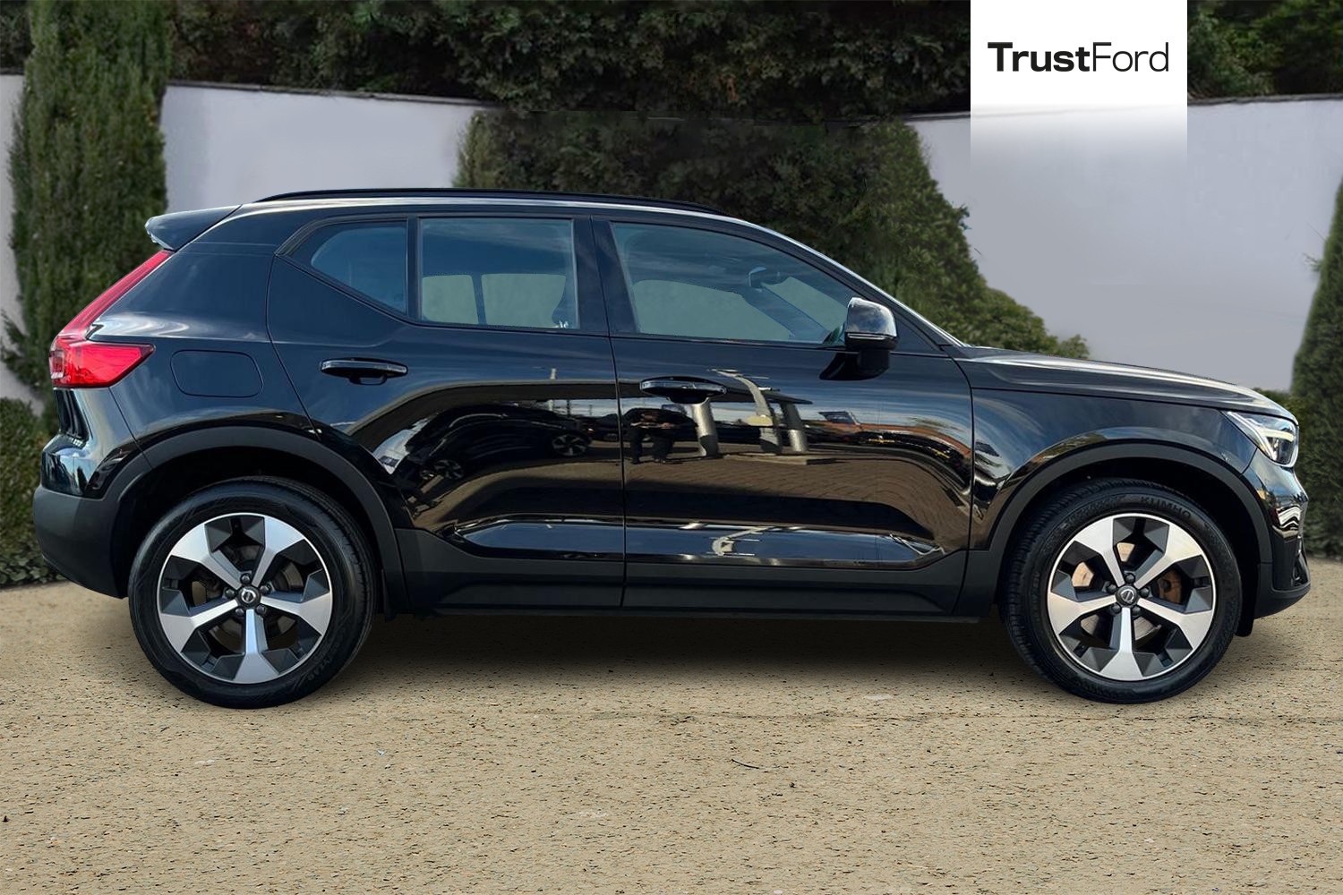 Volvo XC40 Photo 2