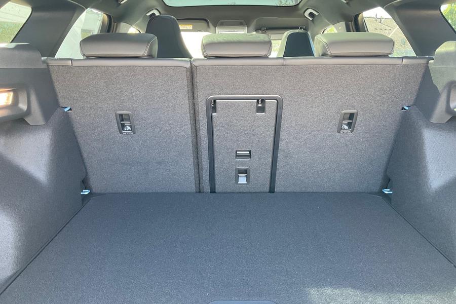 Ford Explorer Photo autoimg-6113f632986f1627866f63110e46228ecd3a3bf6.jpg