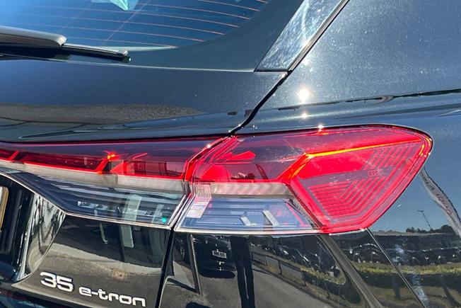 AUDI Q4 E-Tron Photo 18
