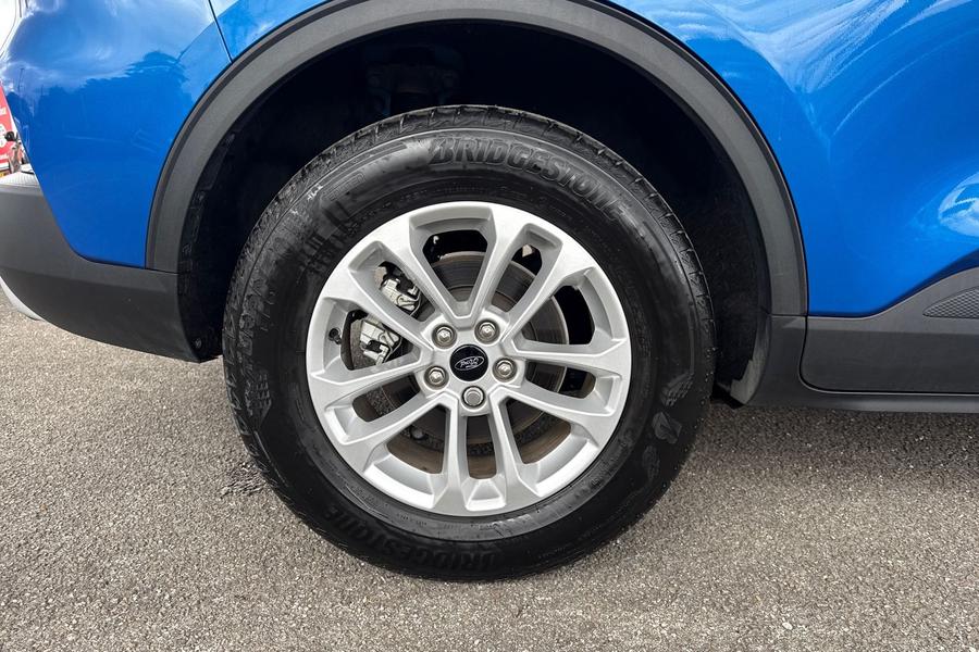 Ford KUGA Photo autoimg-611c9d52375ed3b746330dd8bea416c3edd02aef.jpg
