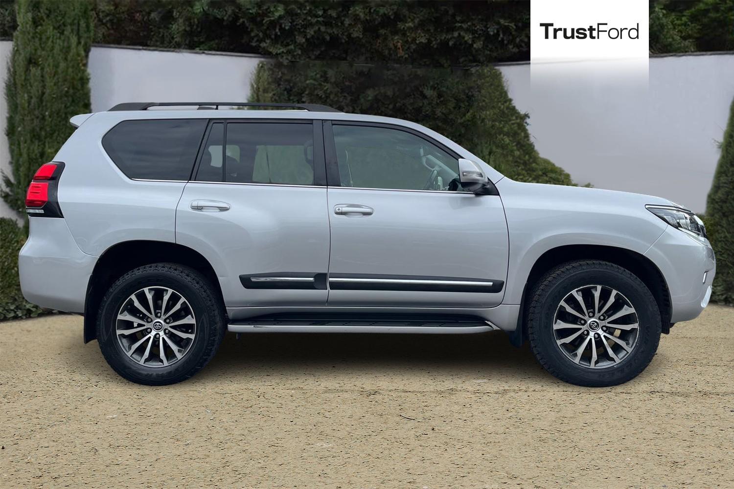 Toyota Land Cruiser Photo 2