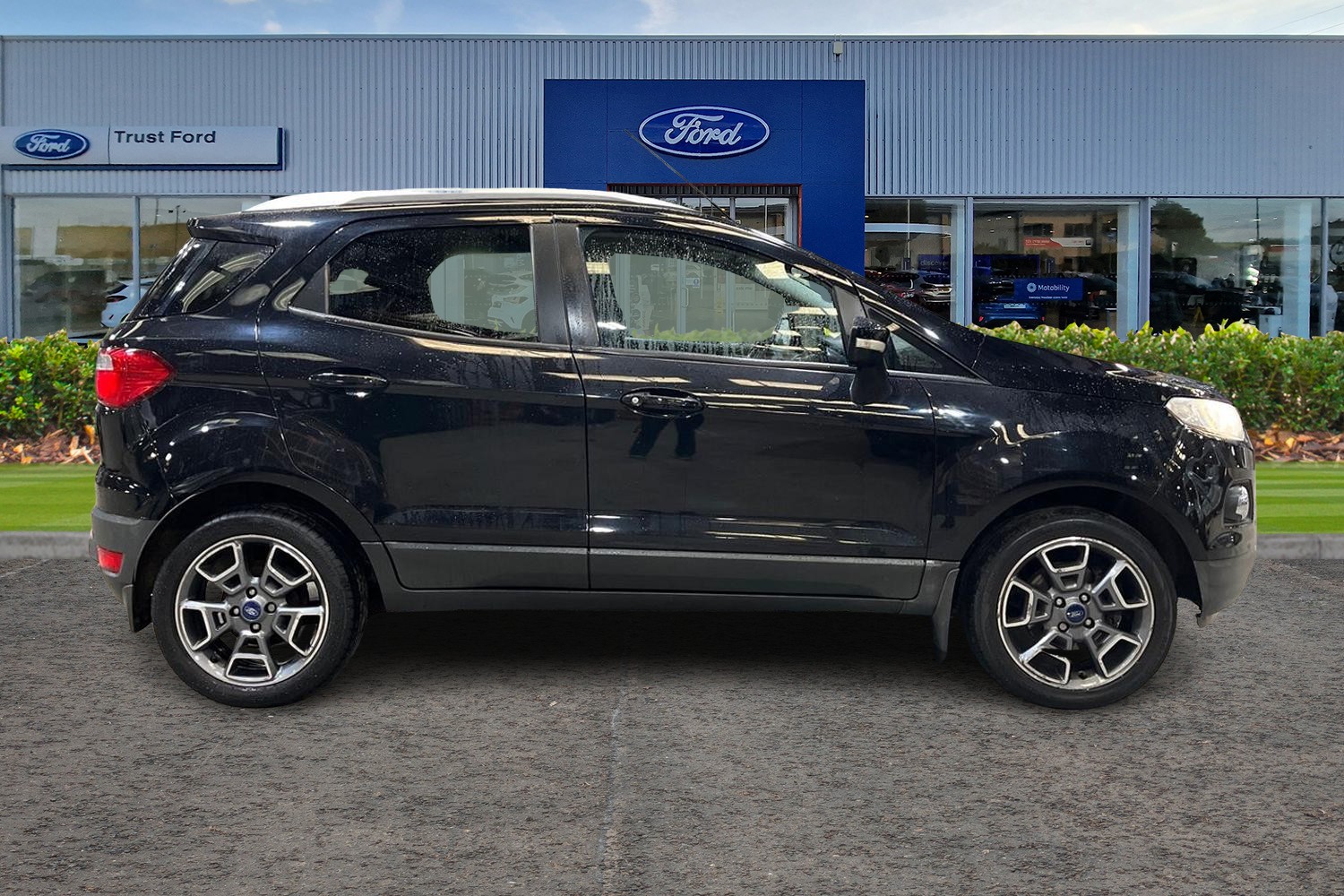 Ford ECOSPORT Photo 2