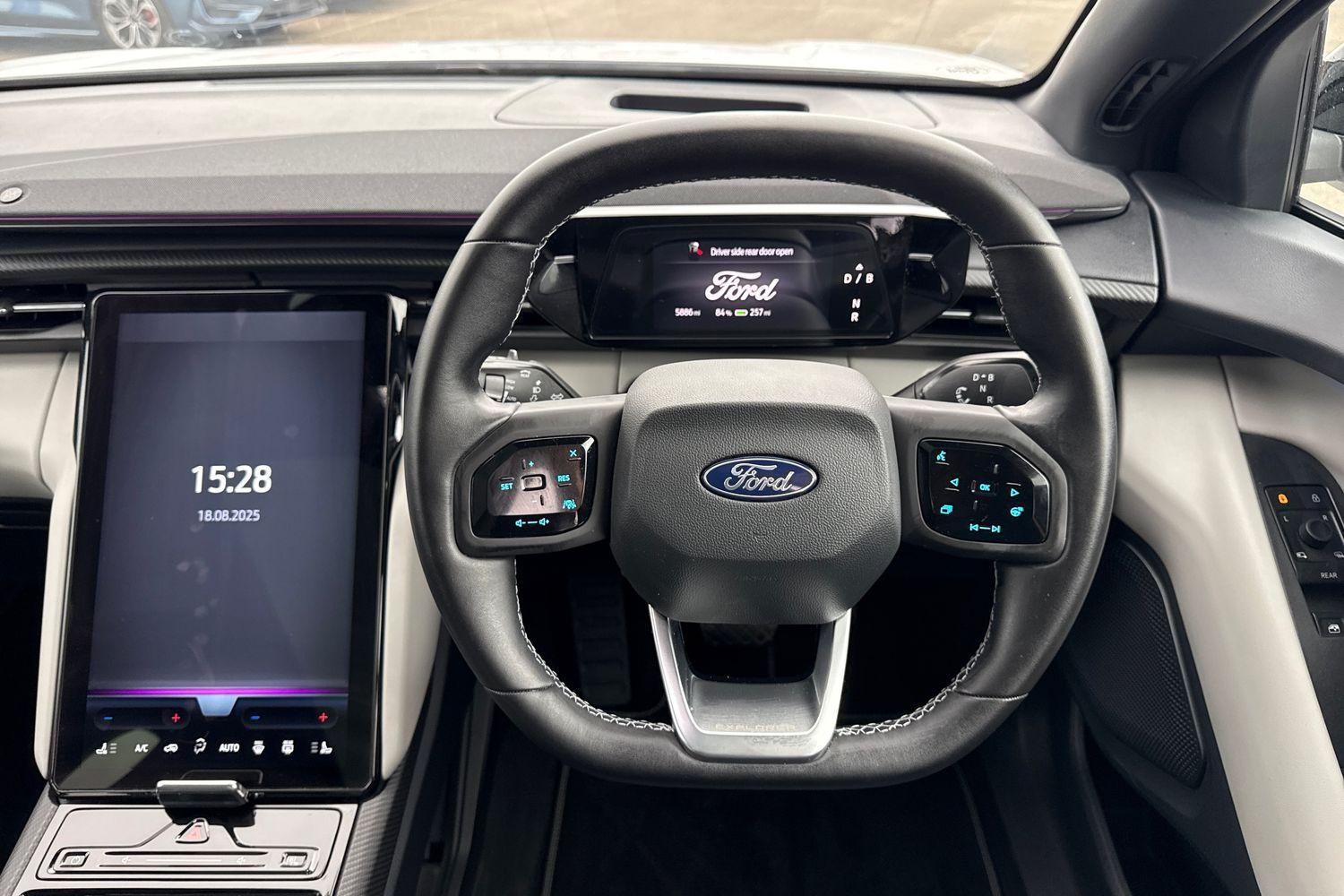 Ford Explorer Photo 11