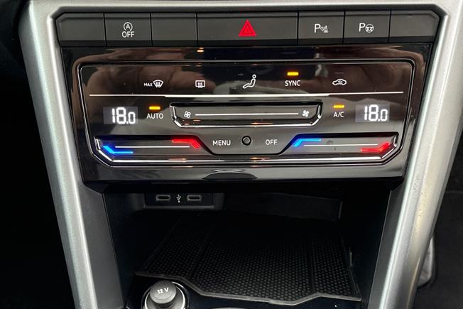 VOLKSWAGEN T-ROC Photo 30