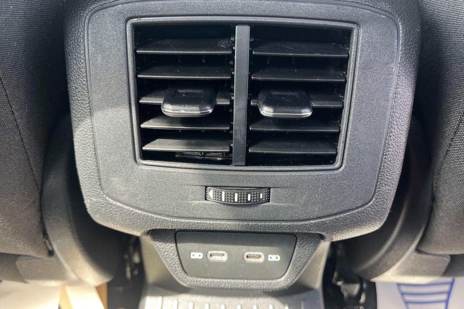 Volkswagen T-ROC Photo 31