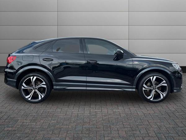 Audi Q3 Photo autoimg-61314027cf2c8b409ebcd8ee3c4401ae5d940801.jpg