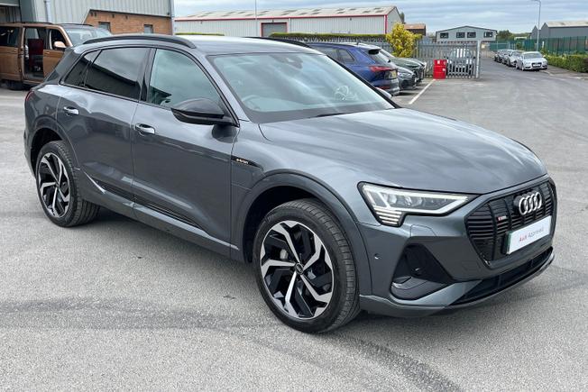 AUDI e-tron Photo 24
