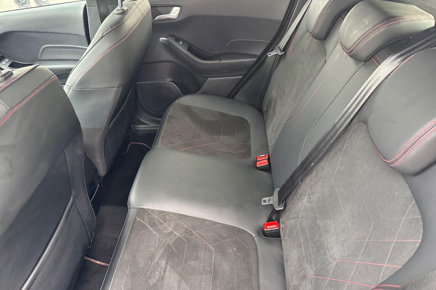 Ford FIESTA Photo 19
