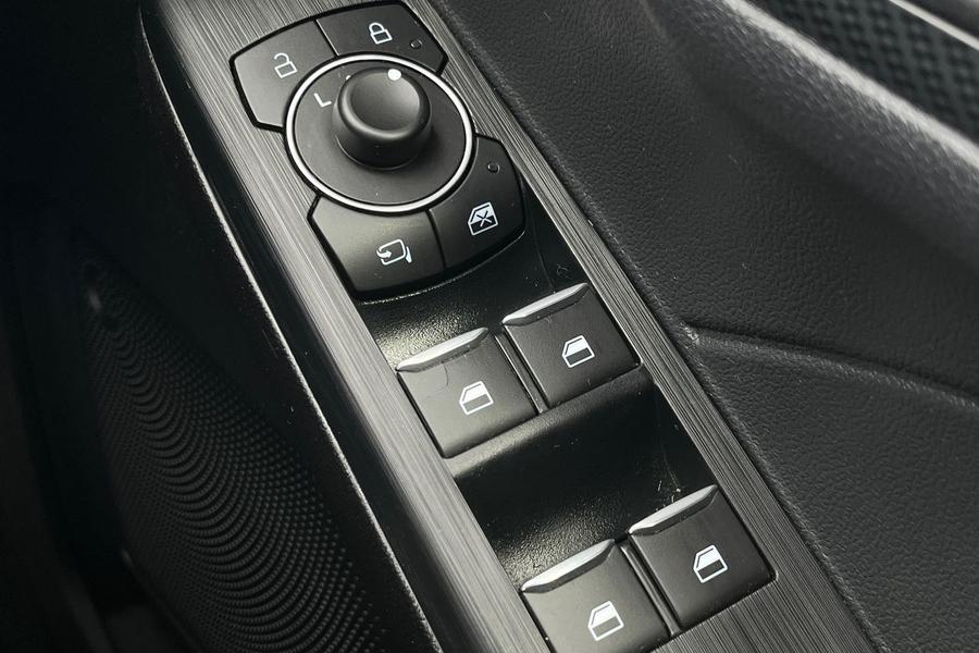 Ford Kuga Photo autoimg-61377a6a12692a4d0846f0c195ba8d457ac1d3c8.jpg