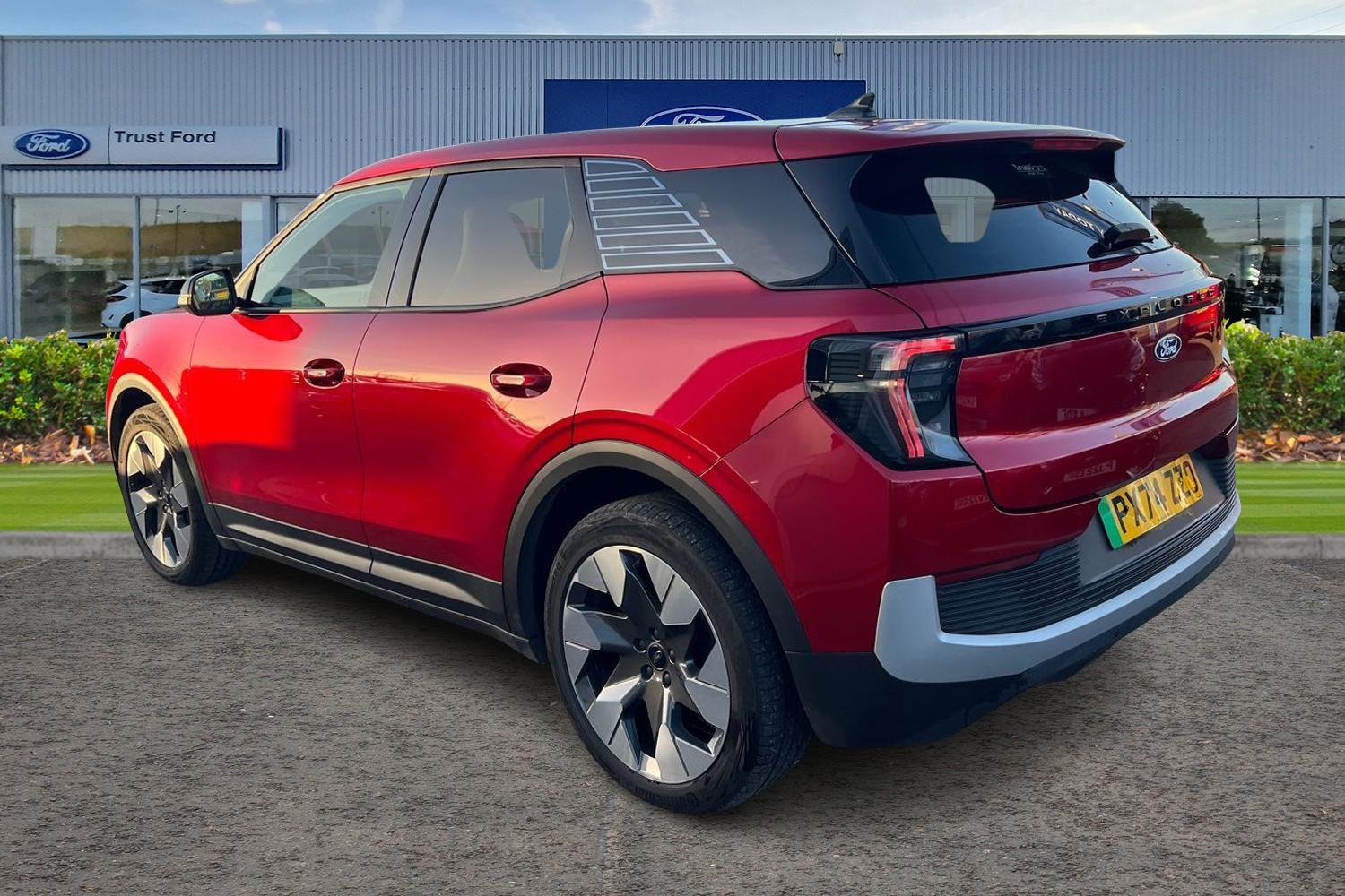 Ford Explorer Photo 1