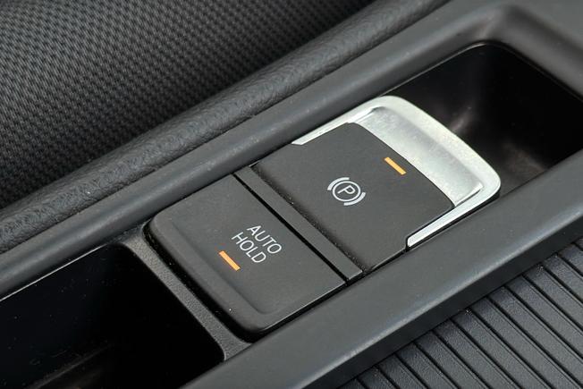 VOLKSWAGEN Golf Photo 23