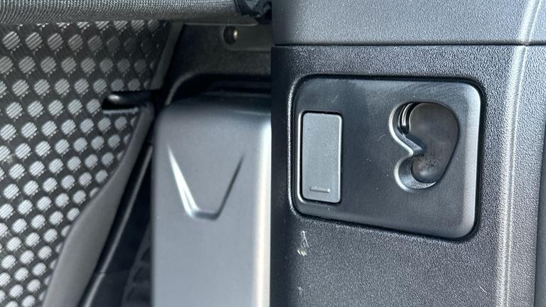 Used Land Rover Defender WJ73CWN 27