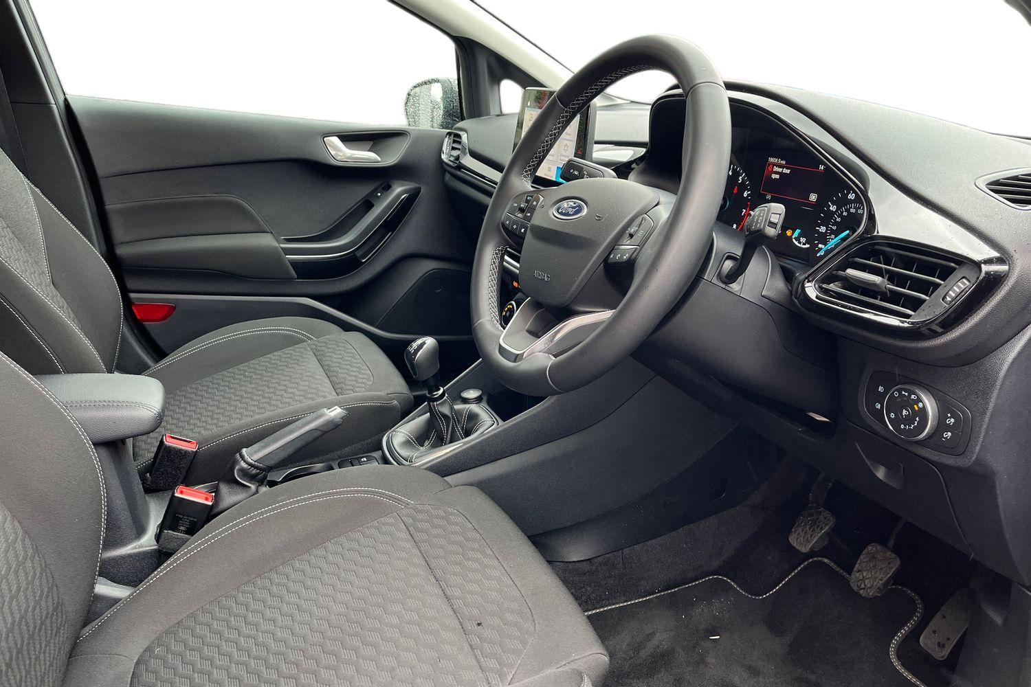 Ford FIESTA Photo 8