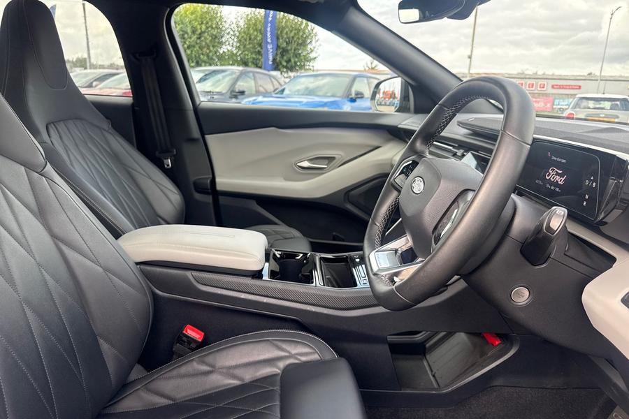 Ford Explorer Photo autoimg-614c3aa9caec66195efff31d2d2efad3150675b8.jpg
