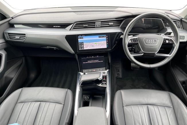 AUDI Q8 E-Tron Photo 10