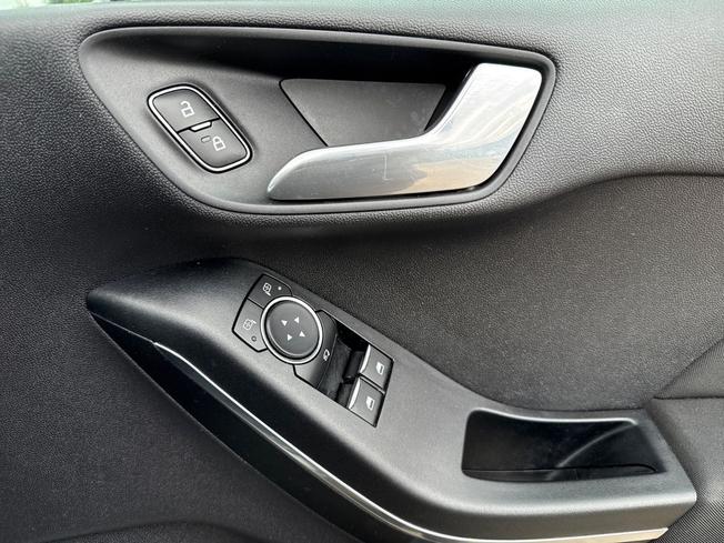 FORD Fiesta Photo 27