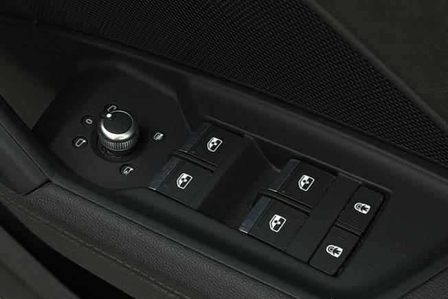 AUDI RS3 Photo 30