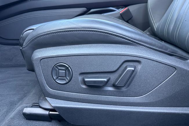 AUDI Q8 E-Tron Photo 22