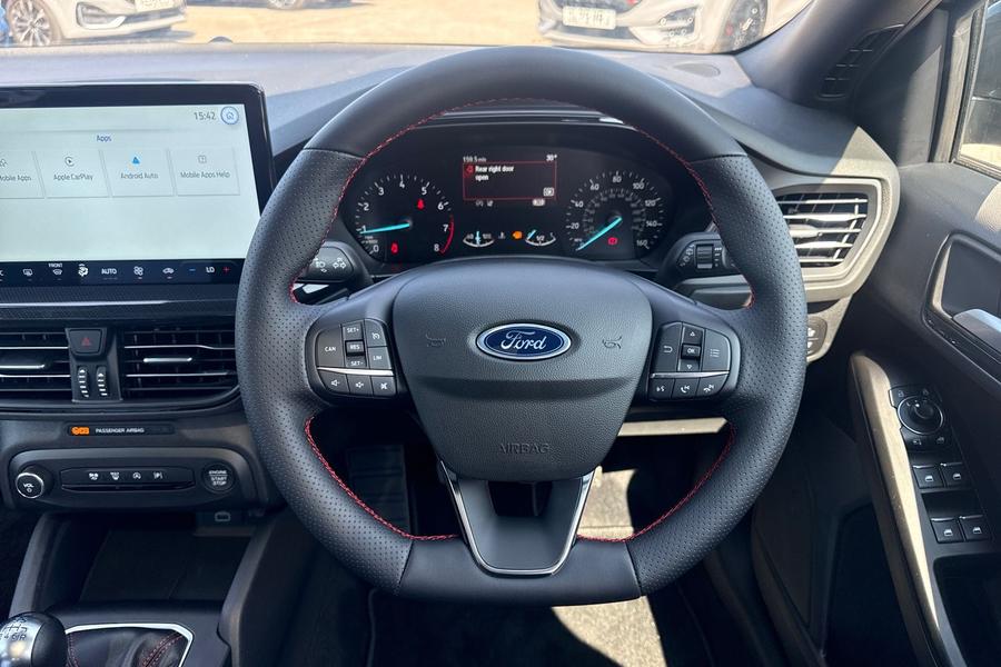 Ford FOCUS Photo autoimg-615873c13362c7f45a649724b139cc9ba2e7ae1e.jpg